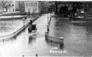 Lezing Hoogwater in Zwolle, Nieuwe Havenbrug, fotografisch bedrijf LUX in de Veerallee, 1916